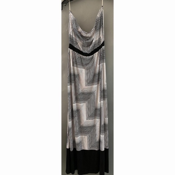 GEOMETRIC Black and White Dress - Picture 1 of 4